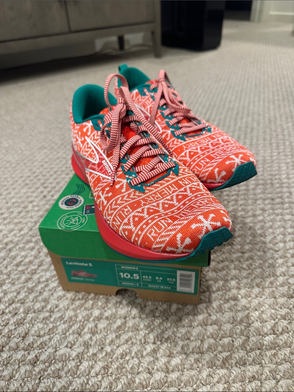 Brooks Women's Running Shoes - Christmas Levitate-5 10.5
Great shape!